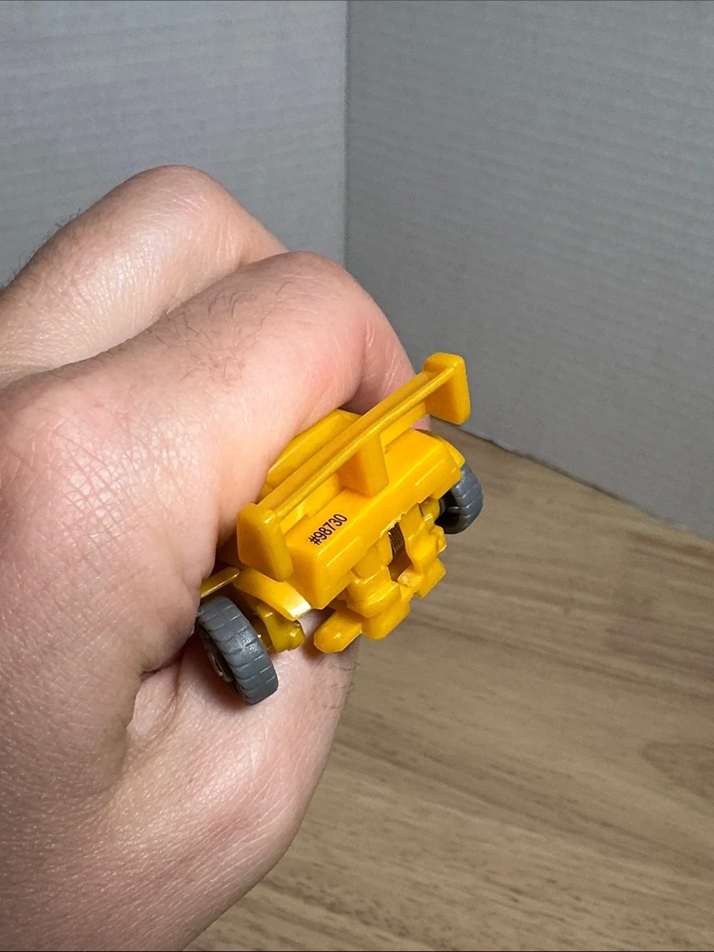 2011 Bot Shots Autobots Bumblebee π and Sentinal Prime - Picture 8 of 9